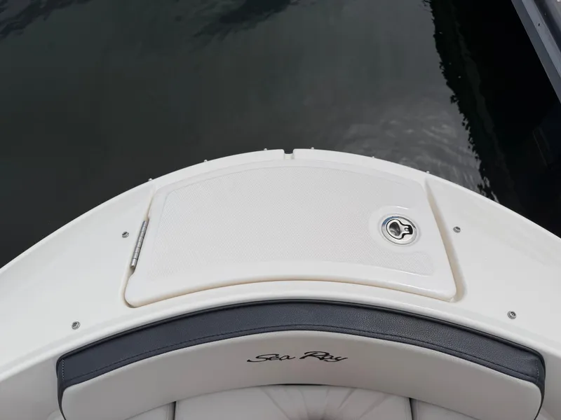 Slide: The Image of Sea Ray SPX 210 Outboard 2025 - 17