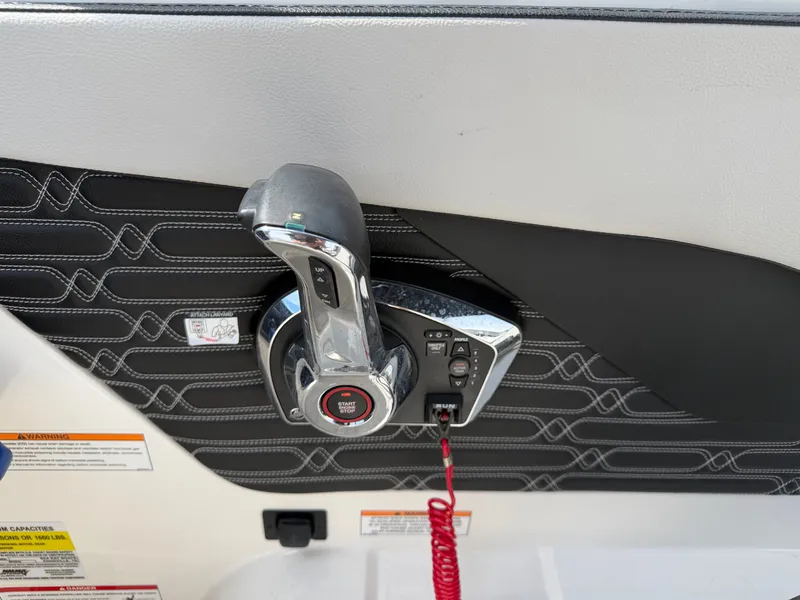 Slide: The Image of Sea Ray SPX 210 Outboard 2025 - 27