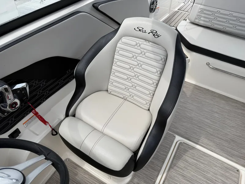 Slide: The Image of Sea Ray SPX 210 Outboard 2025 - 22
