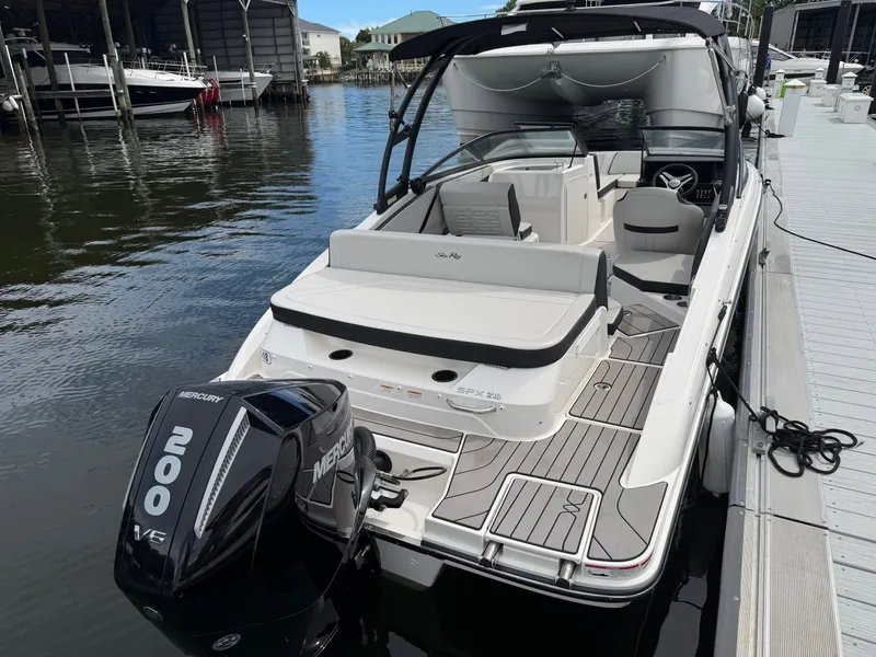 Slide: The Image of Sea Ray SPX 210 Outboard 2025 - 3