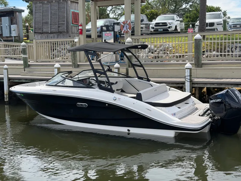Slide: The Image of Sea Ray SPX 210 Outboard 2025 - 2
