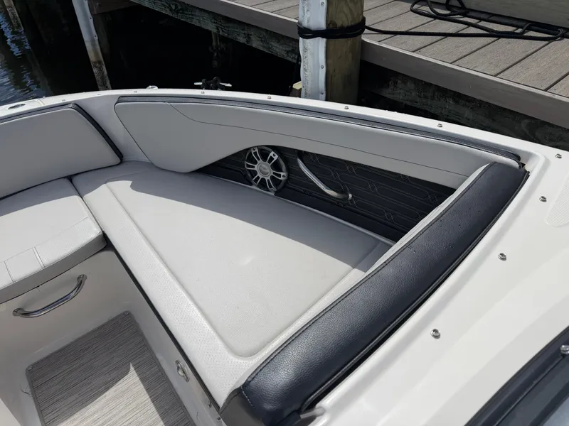 Slide: The Image of Sea Ray SPX 210 Outboard 2025 - 15
