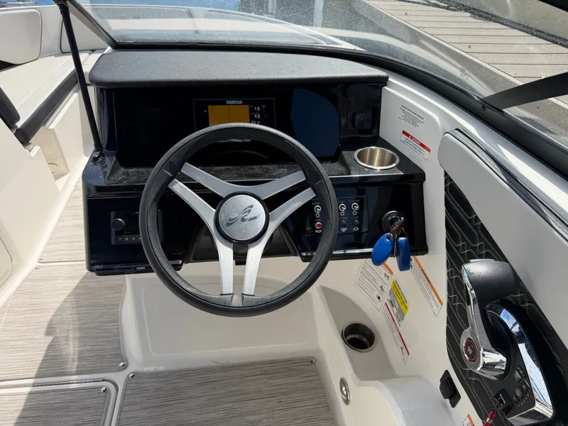 Slide: The Image of Sea Ray SPX 210 Outboard 2025 - 24