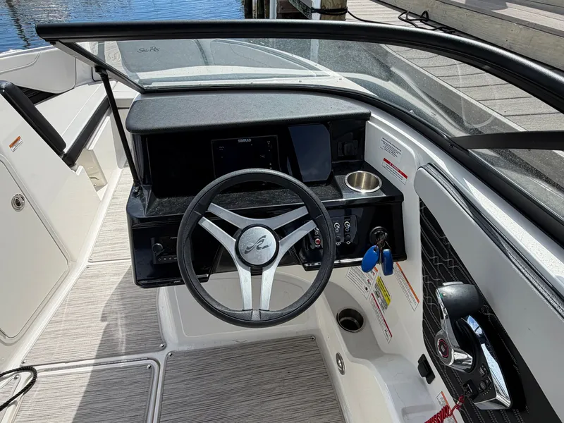 Slide: The Image of Sea Ray SPX 210 Outboard 2025 - 23