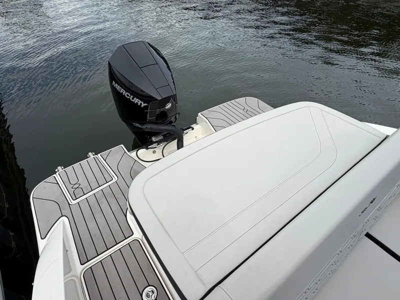 Slide: The Image of Sea Ray SPX 210 Outboard 2025 - 6