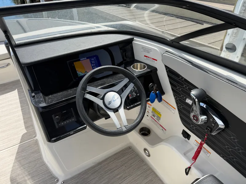 Slide: The Image of Sea Ray SPX 210 Outboard 2025 - 25