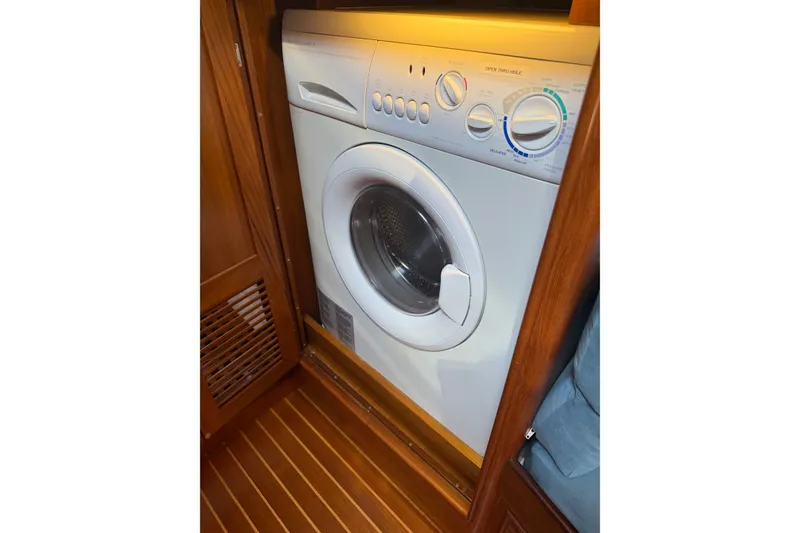 Slide: The Image of Washing machine in 2008 Passport Vista 515 Center Cockpit yacht interior. - 21