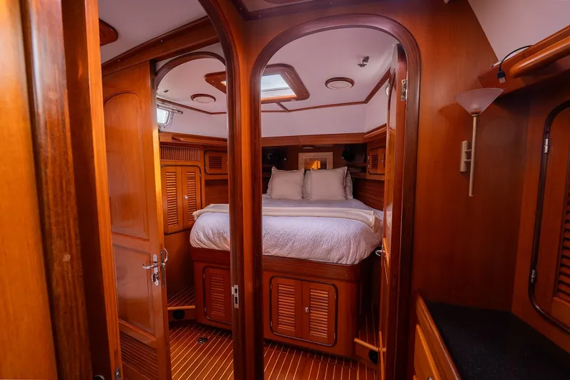 Slide: The Image of Luxurious 2008 Passport Vista 515 Center Cockpit interior with cozy wooden cabin and comfortable bed. - 29