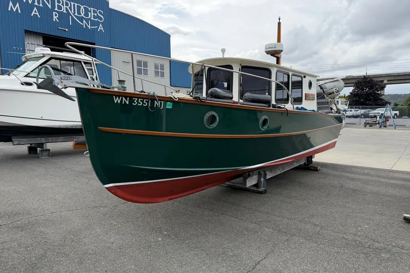 The Image of Green 2000 Devlin Surf Scoter boat at Twin Bridges Marina, on display outdoors. - 1