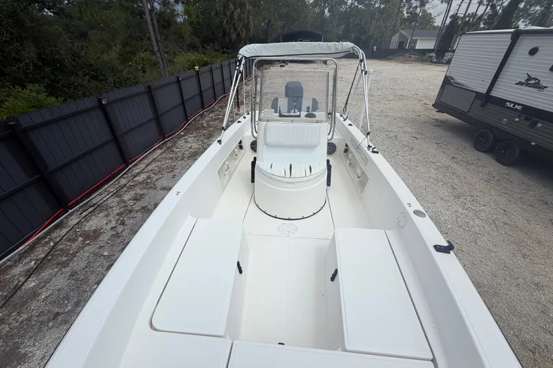 Slide: The Image of 1999 Hydra-Sports 20 Bay Sport boat with spacious deck and center console. - 36
