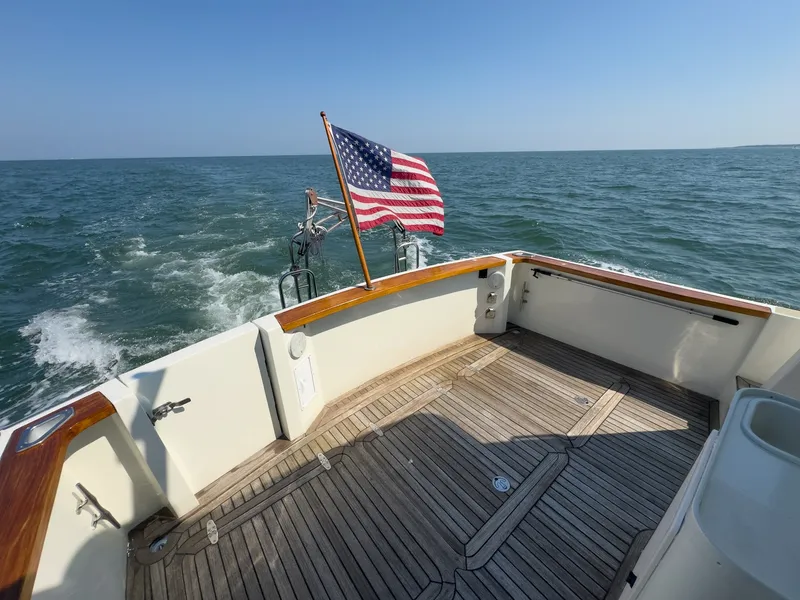 Slide: The Image of The image shows the stern of a 2002 Sabre 36 Express with an American flag. - 32