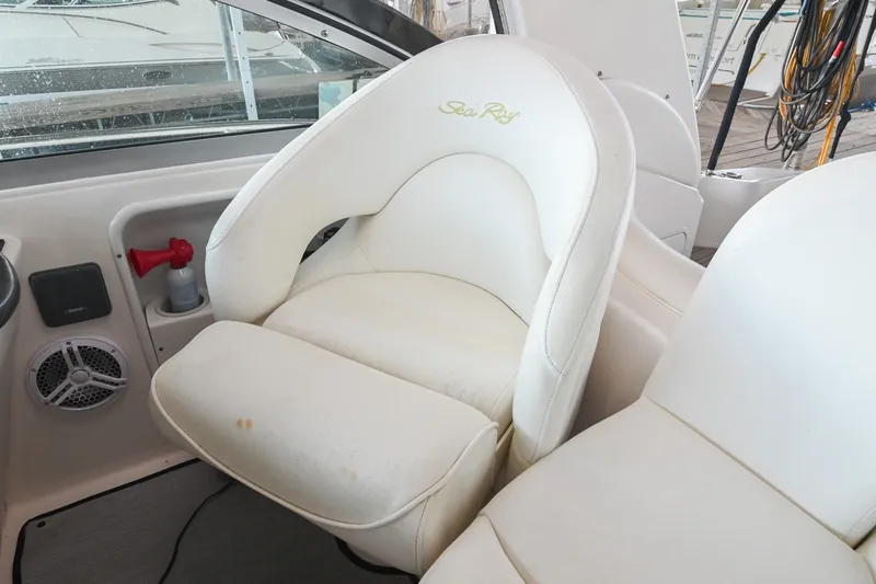 Slide: The Image of White captain's chair on 2001 Sea Ray 340 Sundancer boat interior. - 17