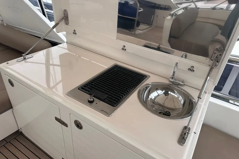 Slide: The Image of Outdoor kitchenette on 2003 Horizon E62 Motor Yacht with grill and sink. - 70
