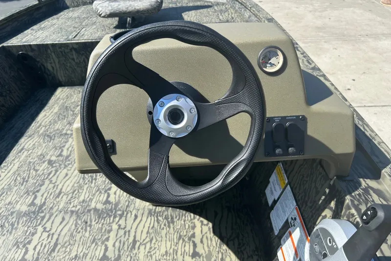 Slide: The Image of Steering wheel and dashboard of 2027 Tracker Grizzly 1754 SC boat. - 15