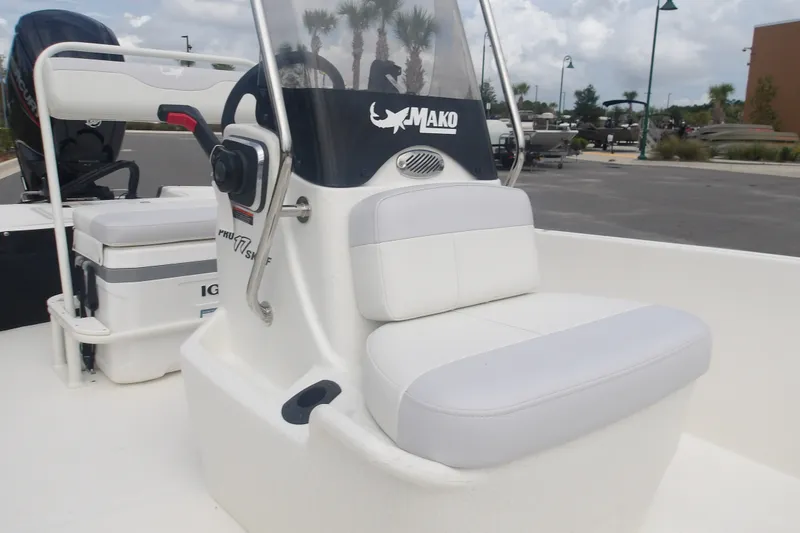 Slide: The Image of 2027 Mako Pro Skiff 17 CC boat with white seating and console. - 4