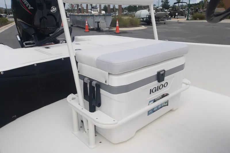 Slide: The Image of 2027 Mako Pro Skiff 17 CC boat with Igloo cooler seat on deck. - 6