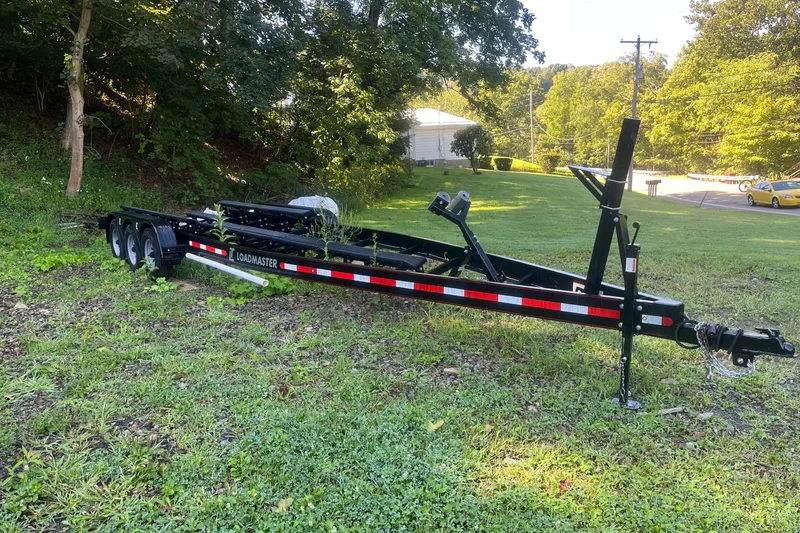 Slide: The Image of Trailer for 2007 Cruisers Yachts 280 CXi Express on grassy area. - 21