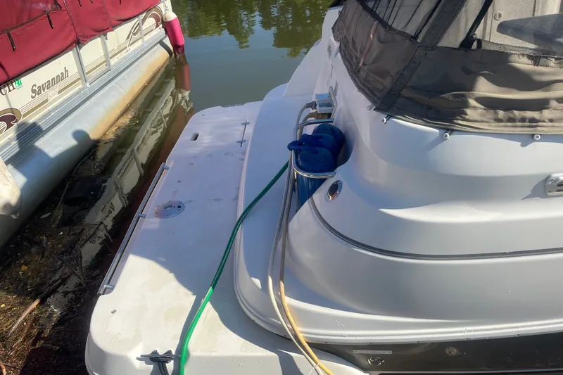 Slide: The Image of 2007 Cruisers Yachts 280 CXi Express docked beside another boat, showing rear deck area. - 19