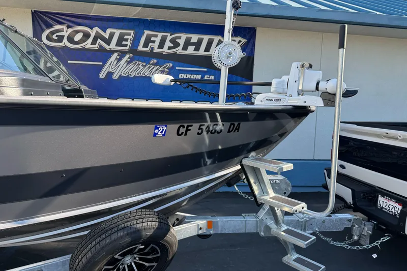 Slide: The Image of 2026 Lund 2075 Fisherman boat on trailer at Gone Fishing Marine, Dixon, CA. - 6