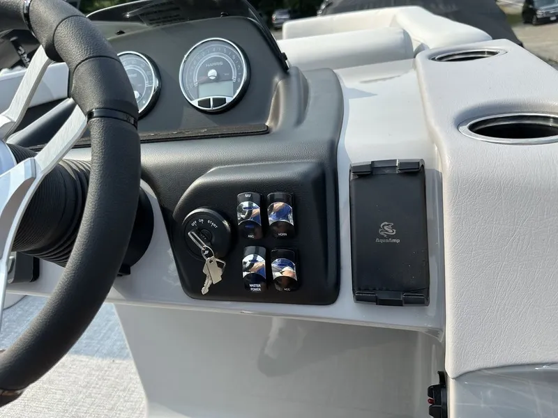 Slide: The Image of Harris Cruiser 230 SL 2026 - 17