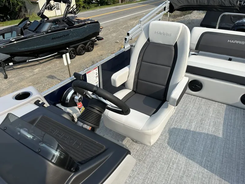 Slide: The Image of Harris Cruiser 230 SL 2026 - 22