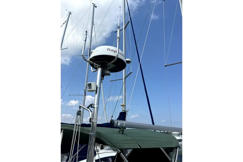 Slide: The Image of Sailboat mast and radar on 2006 Beneteau Oceanis 393 under clear blue sky. - 82