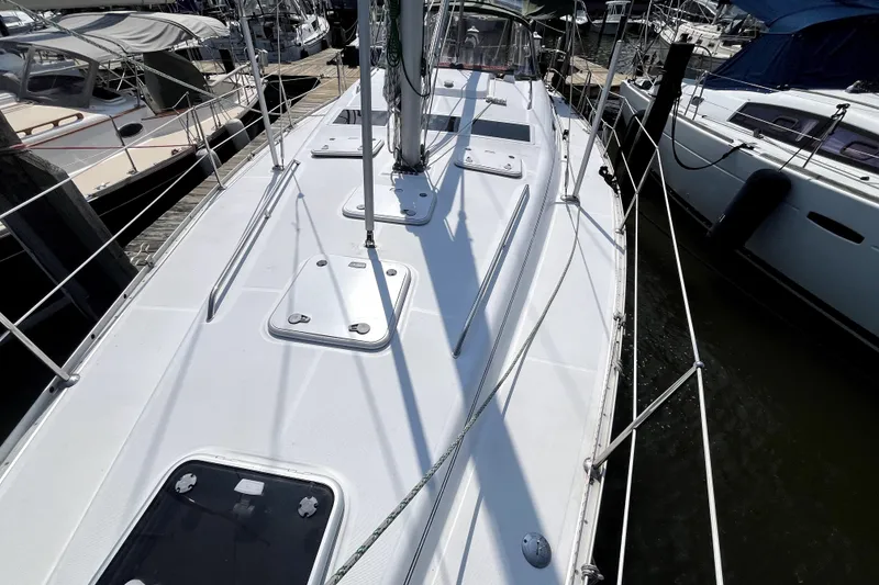 Slide: The Image of 2006 Beneteau Oceanis 393 sailboat deck view at marina, showcasing sleek design and rigging. - 60