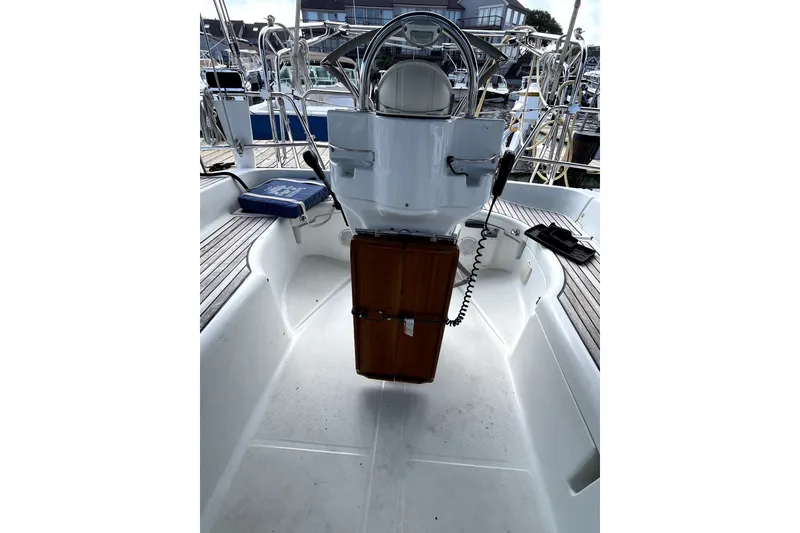 Slide: The Image of Cockpit of 2006 Beneteau Oceanis 393 sailboat with steering wheel and seating. - 81