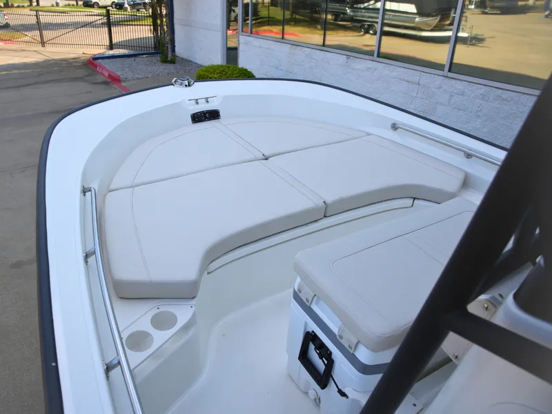 Slide: The Image of Boston Whaler 190 Montauk 2027 - 20