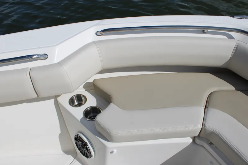Slide: The Image of Boston Whaler 250 Outrage 2027 - 16