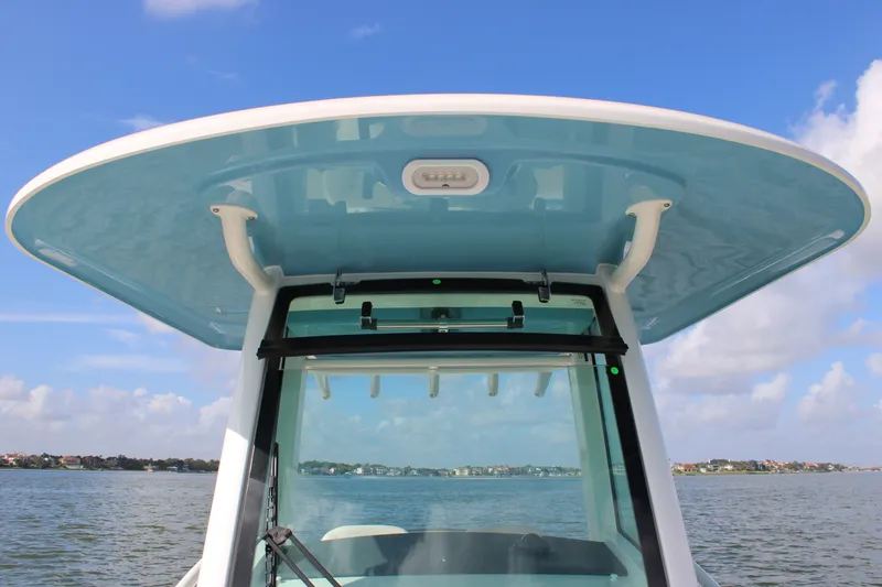 Slide: The Image of Boston Whaler 250 Outrage 2027 - 14