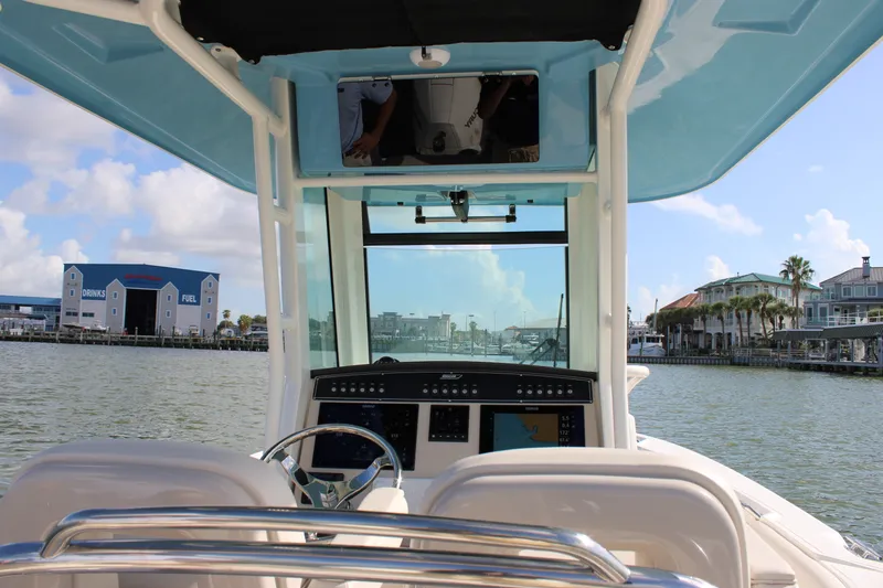 Slide: The Image of Boston Whaler 250 Outrage 2027 - 25