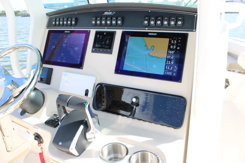 Slide: The Image of Boston Whaler 250 Outrage 2027 - 23
