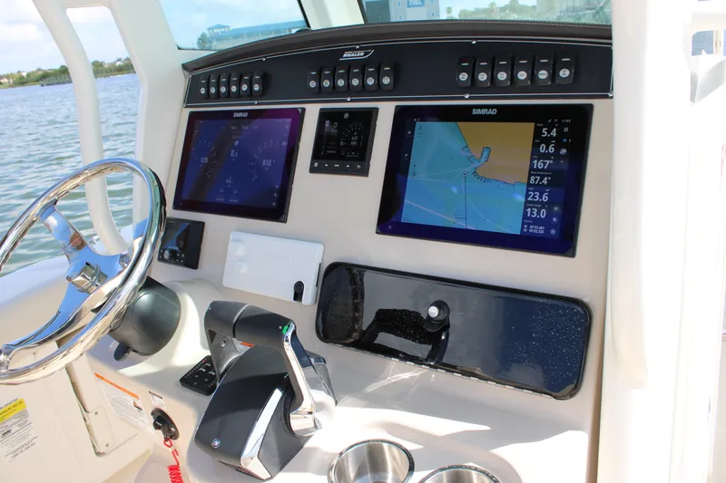 Slide: The Image of Boston Whaler 250 Outrage 2027 - 24