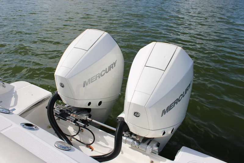 Slide: The Image of Boston Whaler 250 Outrage 2027 - 33
