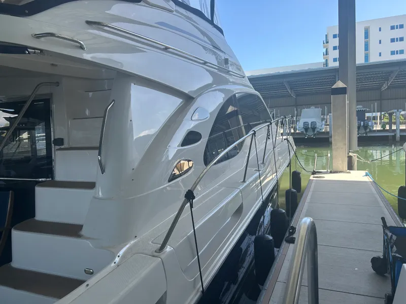Slide: The Image of Sea Ray 550 SEDAN BRIDGE 2005 - 42