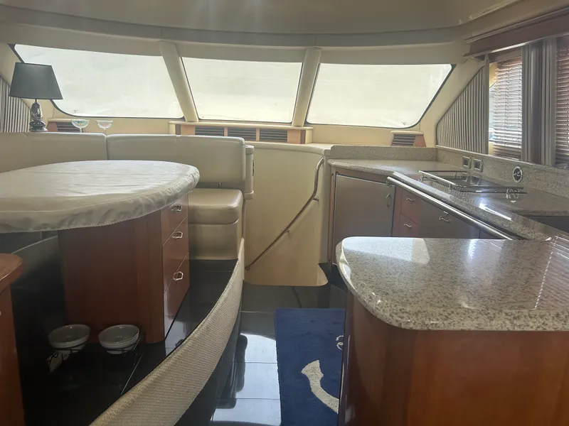 Slide: The Image of Sea Ray 550 SEDAN BRIDGE 2005 - 63
