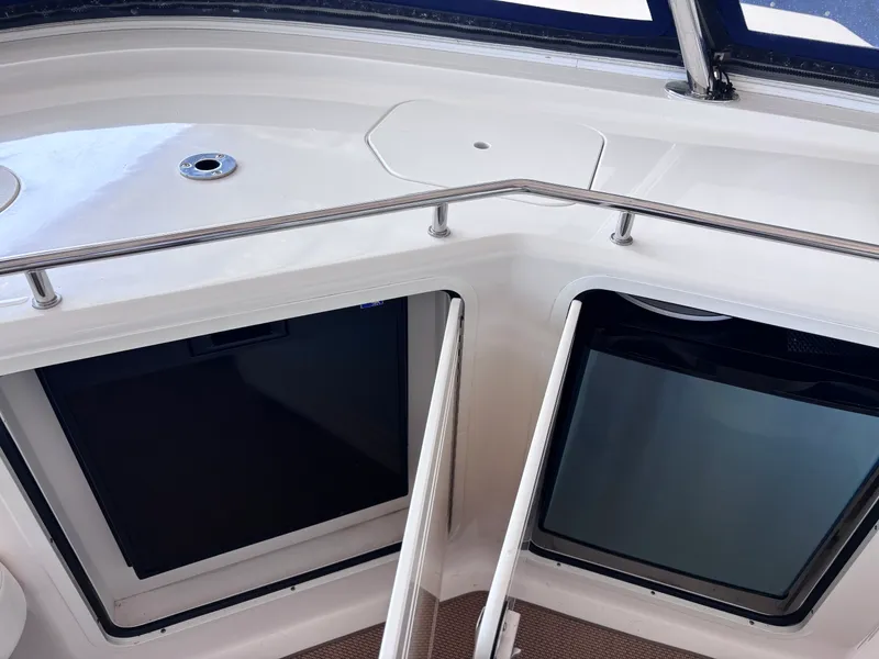 Slide: The Image of Sea Ray 550 SEDAN BRIDGE 2005 - 8