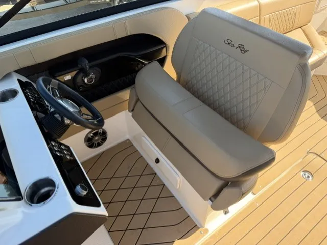 Slide: The Image of Sea Ray 280 SLX 2022 - 8