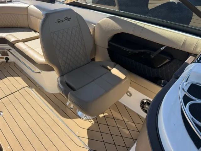 Slide: The Image of Sea Ray 280 SLX 2022 - 7