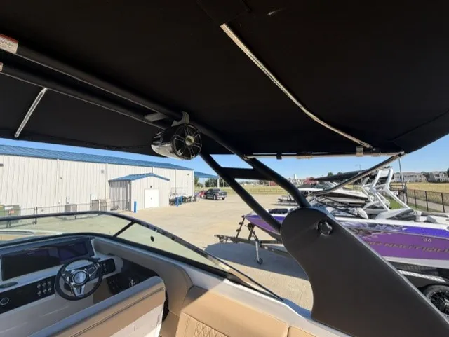 Slide: The Image of Sea Ray 280 SLX 2022 - 13