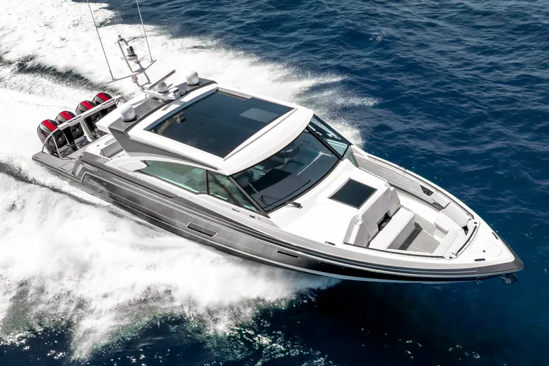 The Image of 2022 Formula 500 Super Sport Crossover cruising on open water. - 0