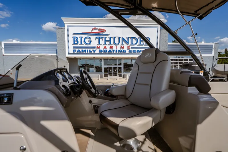 Slide: The Image of 2017 Princecraft Vogue 25 XT boat at Big Thunder Marine dealership. - 26
