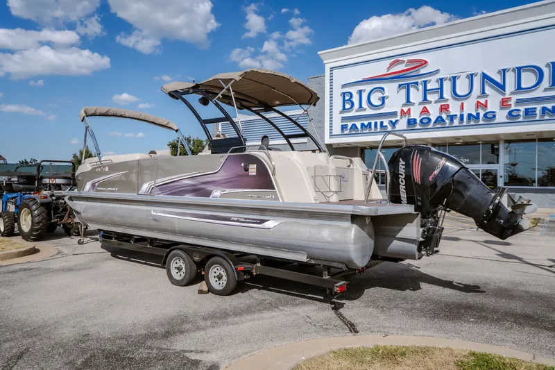 Slide: The Image of 2017 Princecraft Vogue 25 XT pontoon boat at Big Thunder Marine dealership. - 4