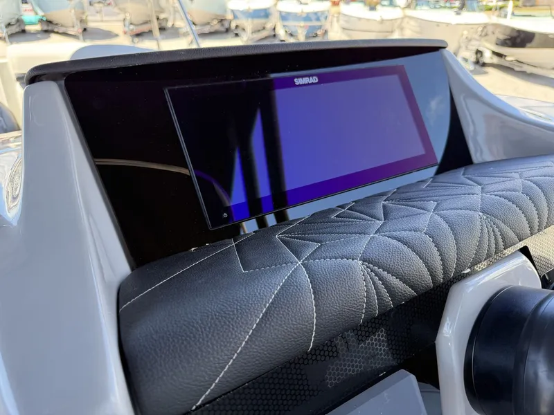 Slide: The Image of Harris Grand Mariner 250 2027 - 33