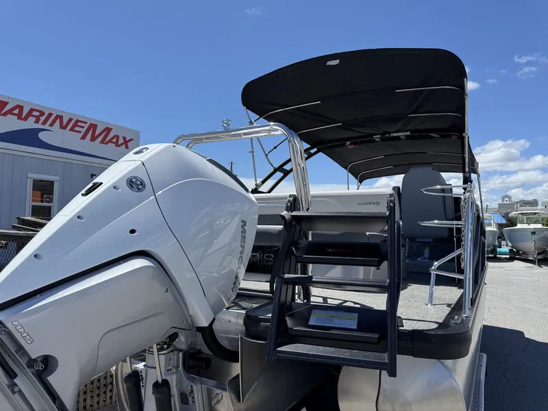 Slide: The Image of Harris Grand Mariner 250 2027 - 7