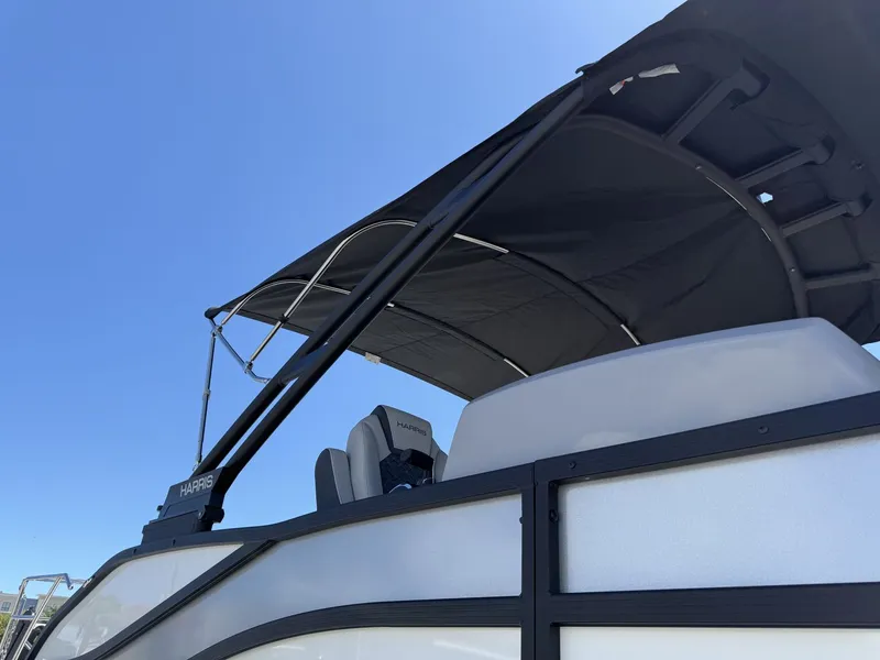 Slide: The Image of Harris Grand Mariner 250 2027 - 16