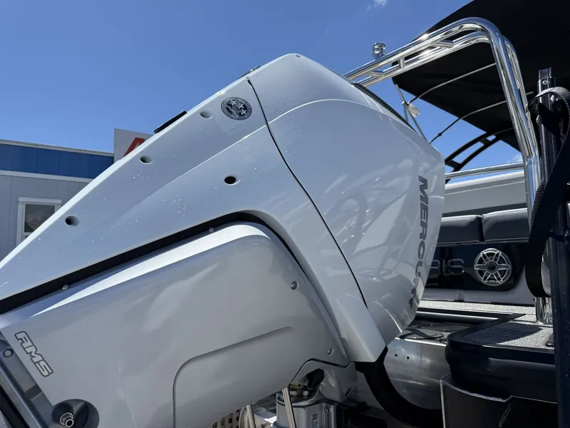 Slide: The Image of Harris Grand Mariner 250 2027 - 10