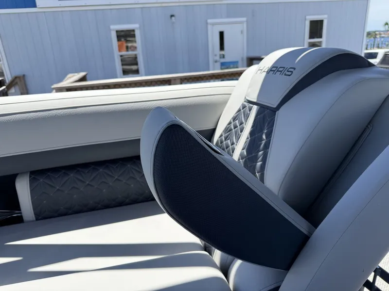 Slide: The Image of Harris Grand Mariner 250 2027 - 43