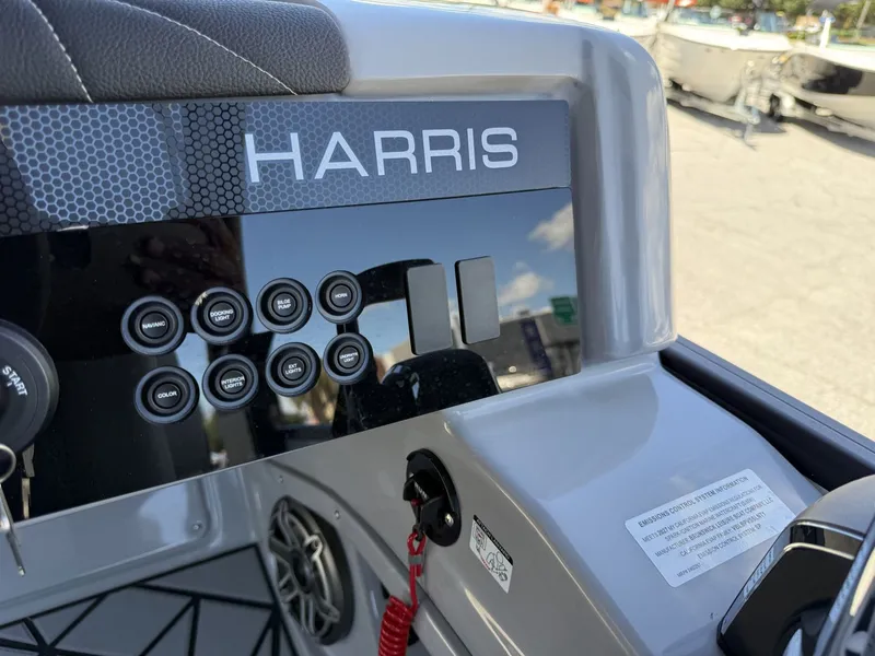 Slide: The Image of Harris Grand Mariner 250 2027 - 35